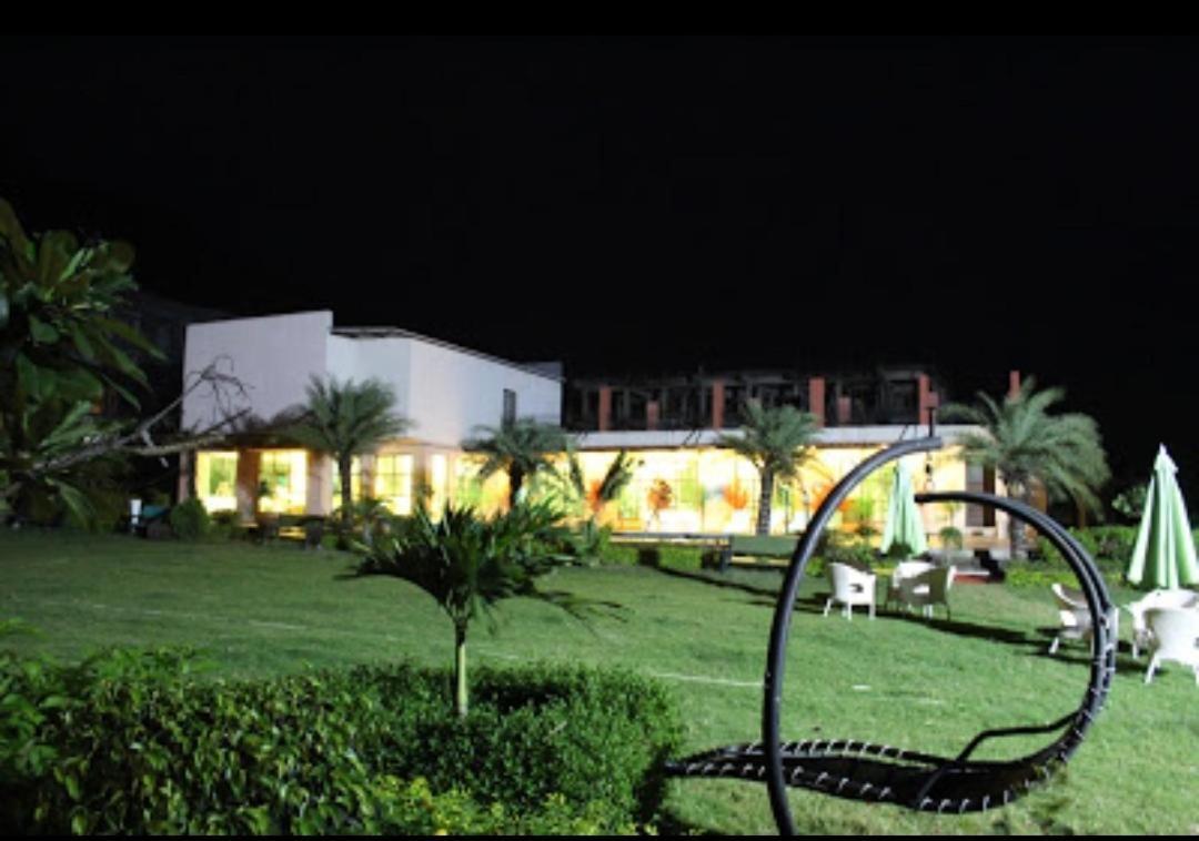 Strawberry Hills Saputara Hotel Exterior photo